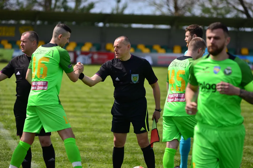 Pronostics football week-end sur trois matchs et leurs angles de jeu